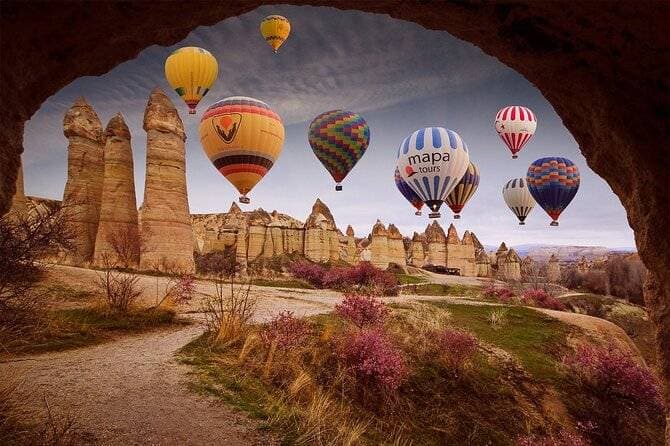 Tur cu balonul cu aer cald în Cappadocia