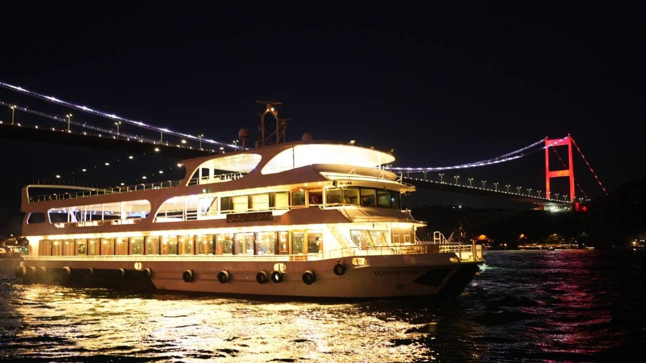 Bosphorus Night Cruise with Dinner and Soft Drinks