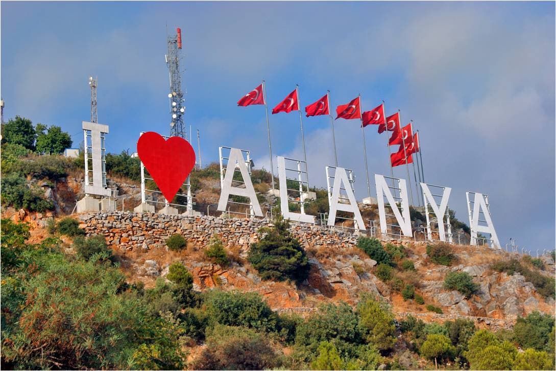 Stadtrundfahrt durch Alanya im Minibus mit Seilbahnfahrt und Besuch der Damlatas-Höhle